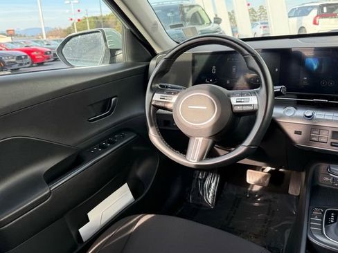 Used 2024 Hyundai Kona SEL image 10