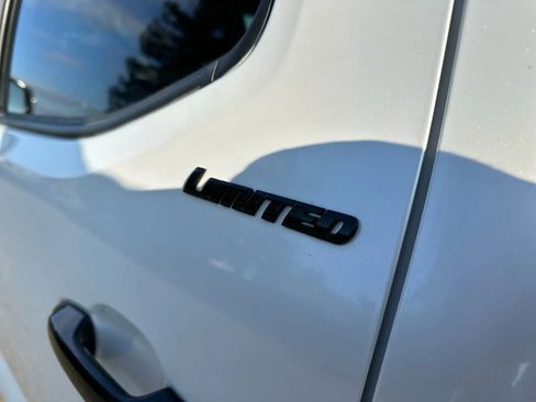 Used 2022 Toyota Tacoma Limited image 9