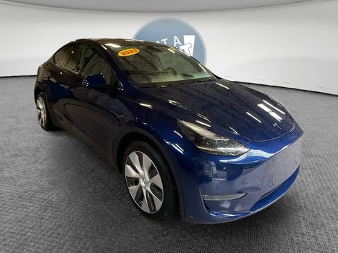 Used 2023 Tesla Model Y Long Range AWD/4WD image 1