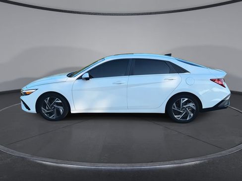 Used 2024 Hyundai Elantra Limited FWD image 5
