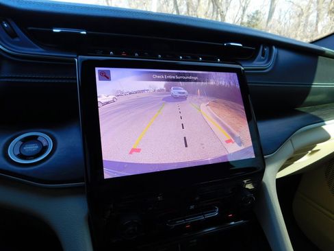 Used 2023 Jeep Grand Cherokee Limited image 11