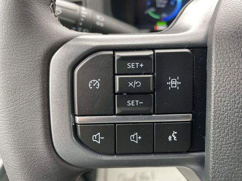 Used 2025 Ford F150 Lightning XLT image 27