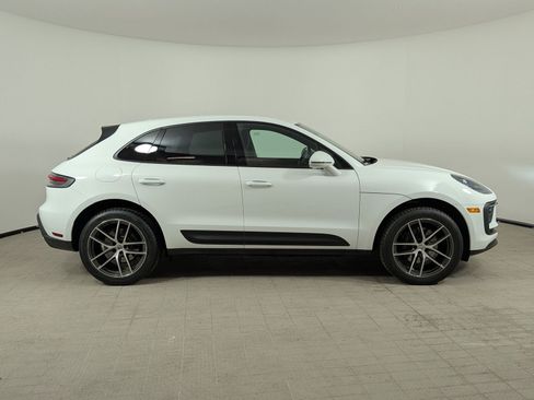 Certified 2025 Porsche Macan Turbo AWD/4WD image 8