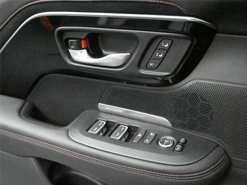 Certified 2025 Acura ADX A-Spec image 9