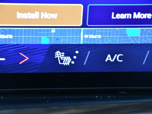 Used 2025 Chevrolet Suburban Z71 image 30