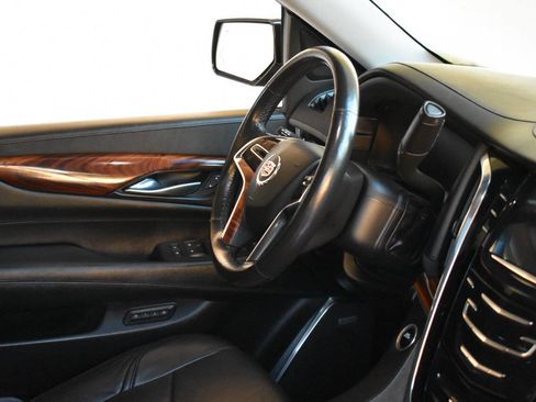 Used 2015 Cadillac Escalade Premium image 27