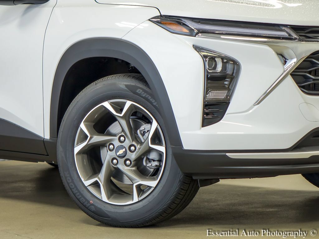 New 2026 Chevrolet Trax LT w/ LT Convenience Package FWD image 4