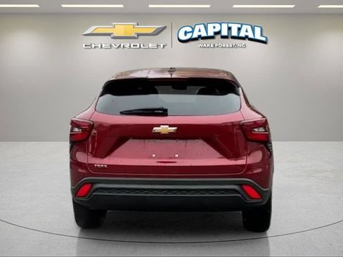Used 2025 Chevrolet Trax LS w/ Driver Confidence Package FWD image 4