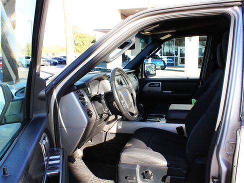 Used 2017 Ford Expedition XLT image 10