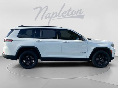 Used 2021 Jeep Grand Cherokee L Laredo RWD image 7