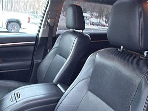 Used 2015 Toyota Highlander Limited image 19