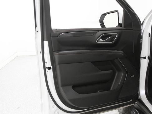 Certified 2023 Chevrolet Suburban RST w/ Sport Performance Package image 4