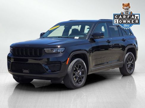 Used 2025 Jeep Grand Cherokee Altitude AWD/4WD image 8
