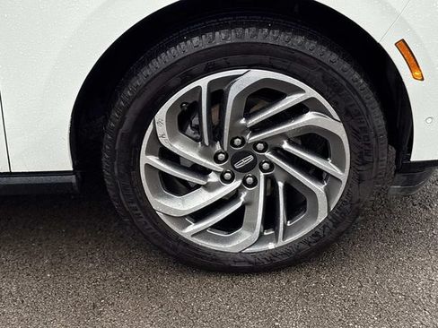 Certified 2025 Lincoln Navigator Reserve AWD/4WD image 9