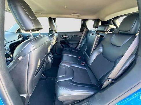 Used 2021 Jeep Cherokee Latitude Plus image 23