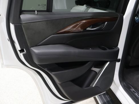 Used 2020 Cadillac Escalade Premium Luxury image 21