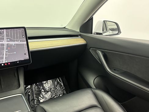 Used 2021 Tesla Model Y Long Range image 25