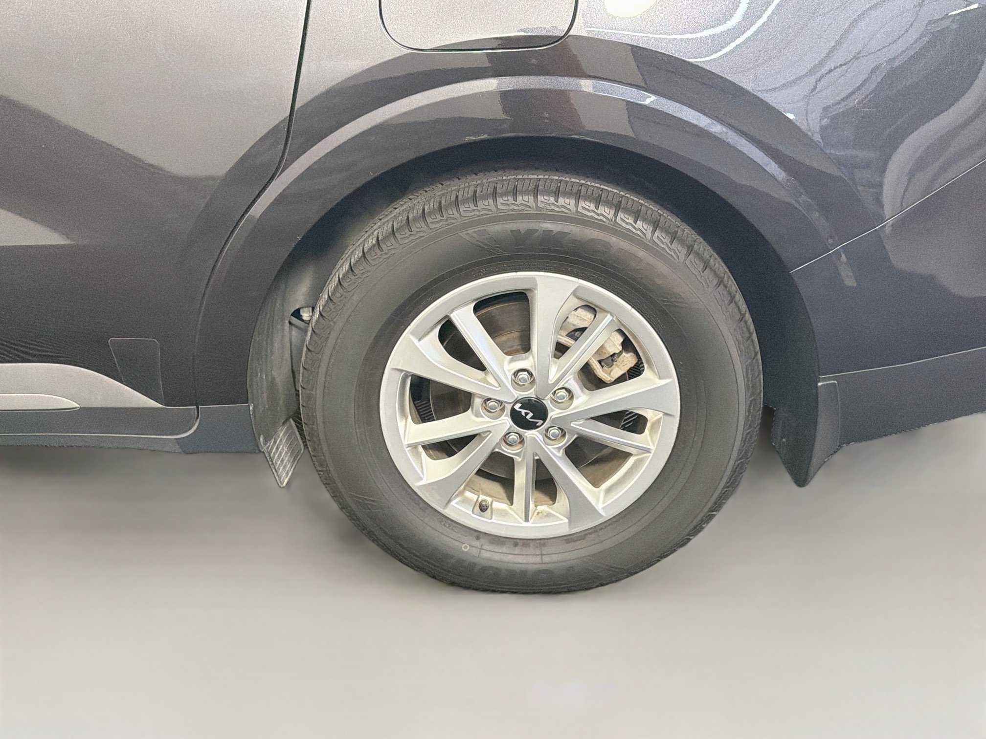 Used 2022 Kia Carnival LX FWD image 11