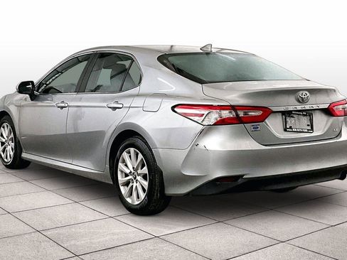 Used 2020 Toyota Camry LE image 10