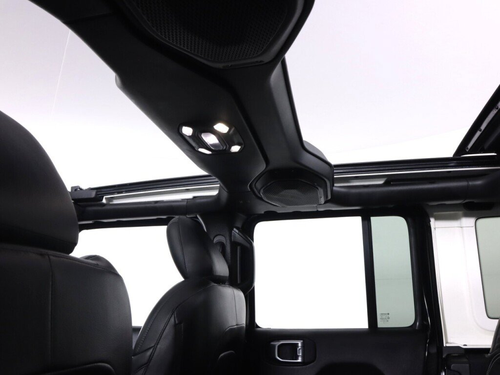 Used 2022 Jeep Wrangler Unlimited Sahara w/ Safety Group AWD/4WD image 32