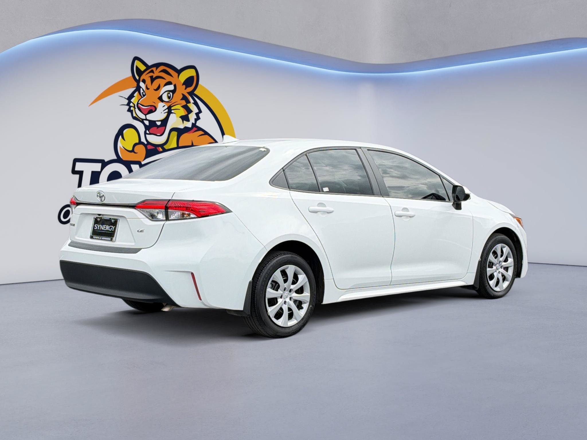 Used 2024 Toyota Corolla LE FWD image 5