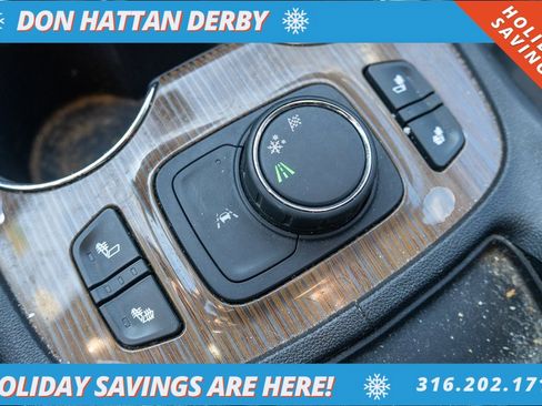 Used 2023 GMC Acadia SLE w/ Driver Convenience Package image 10