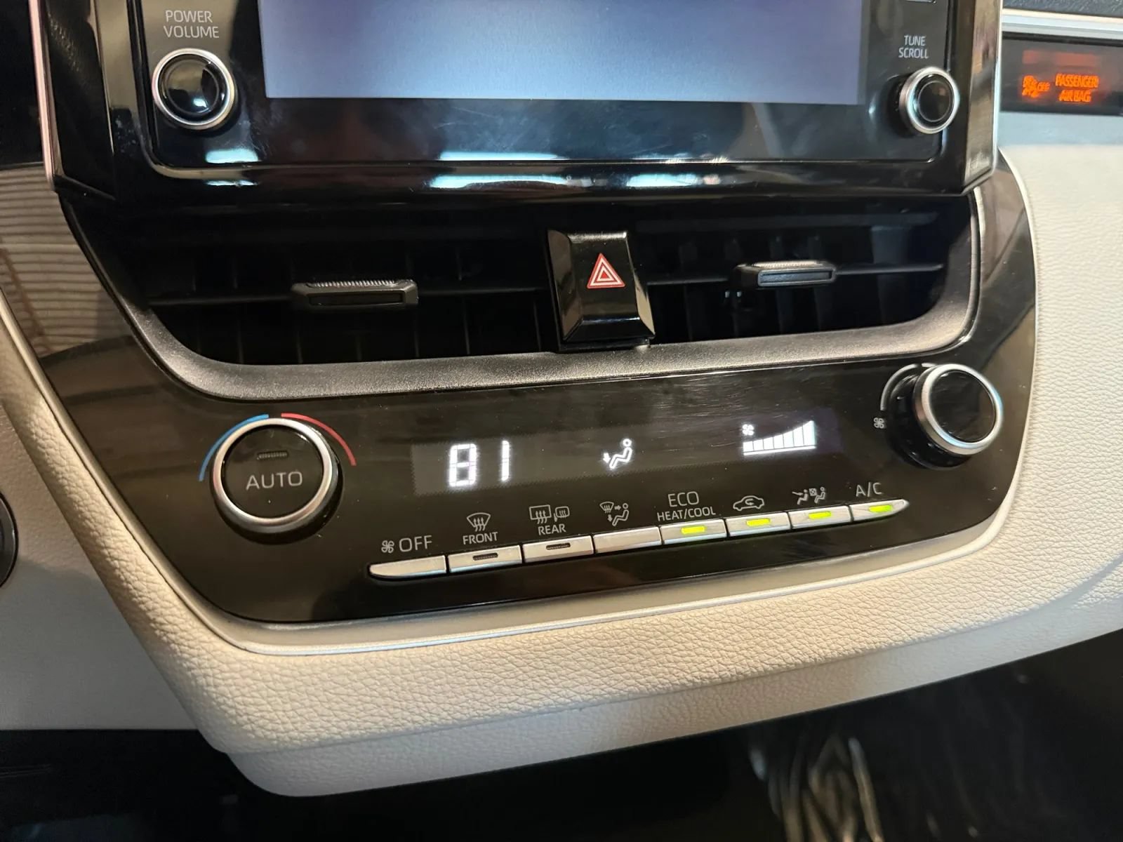 Used 2020 Toyota Corolla LE FWD image 34