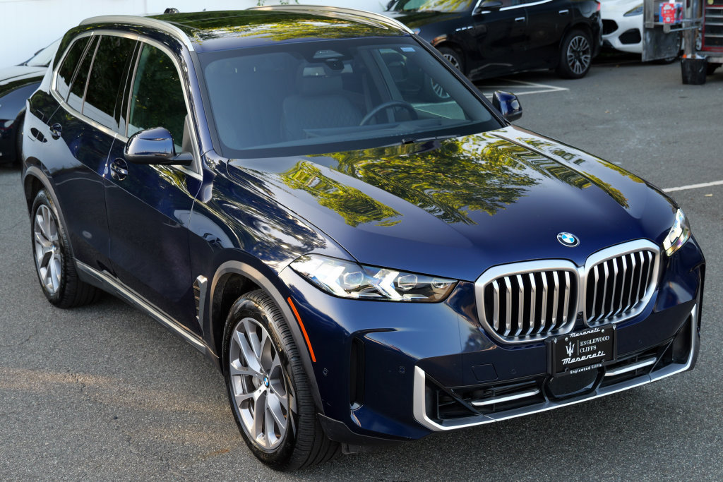 Used 2024 BMW X5 xDrive40i w/ Premium Package AWD/4WD image 9