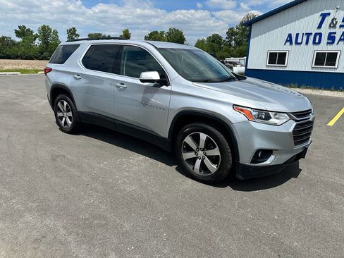 Used 2020 Chevrolet Traverse LT w/ LT Premium Package FWD image 2