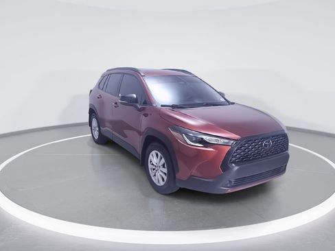 Used 2025 Toyota Corolla Cross LE w/ Moonroof Package image 3