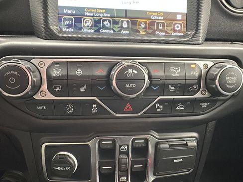 Used 2023 Jeep Gladiator Overland AWD/4WD image 20