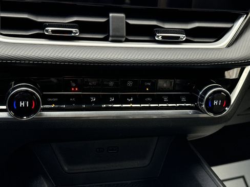 Used 2025 Chevrolet Equinox LT w/ Convenience Package II image 21