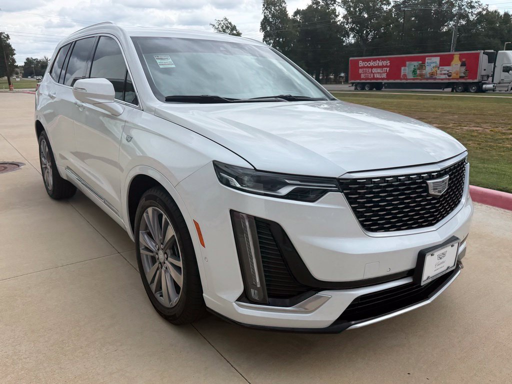 Used 2024 Cadillac XT6 Premium Luxury w/ Technology Package FWD image 7