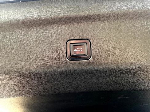 Used 2023 GMC Yukon Denali w/ Denali Reserve Package image 41