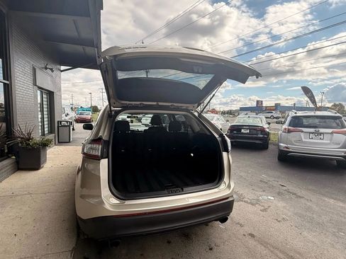 Used 2017 Ford Edge SE image 9