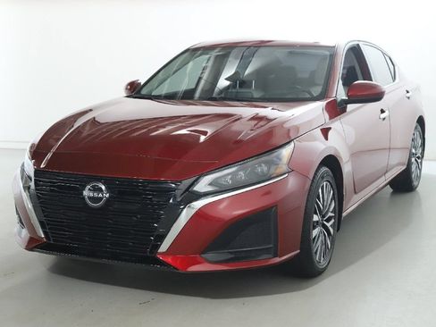 Used 2023 Nissan Altima 2.5 SV AWD/4WD image 4