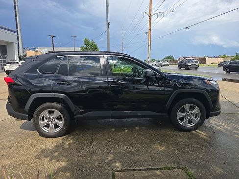 Used 2024 Toyota RAV4 LE AWD/4WD image 4