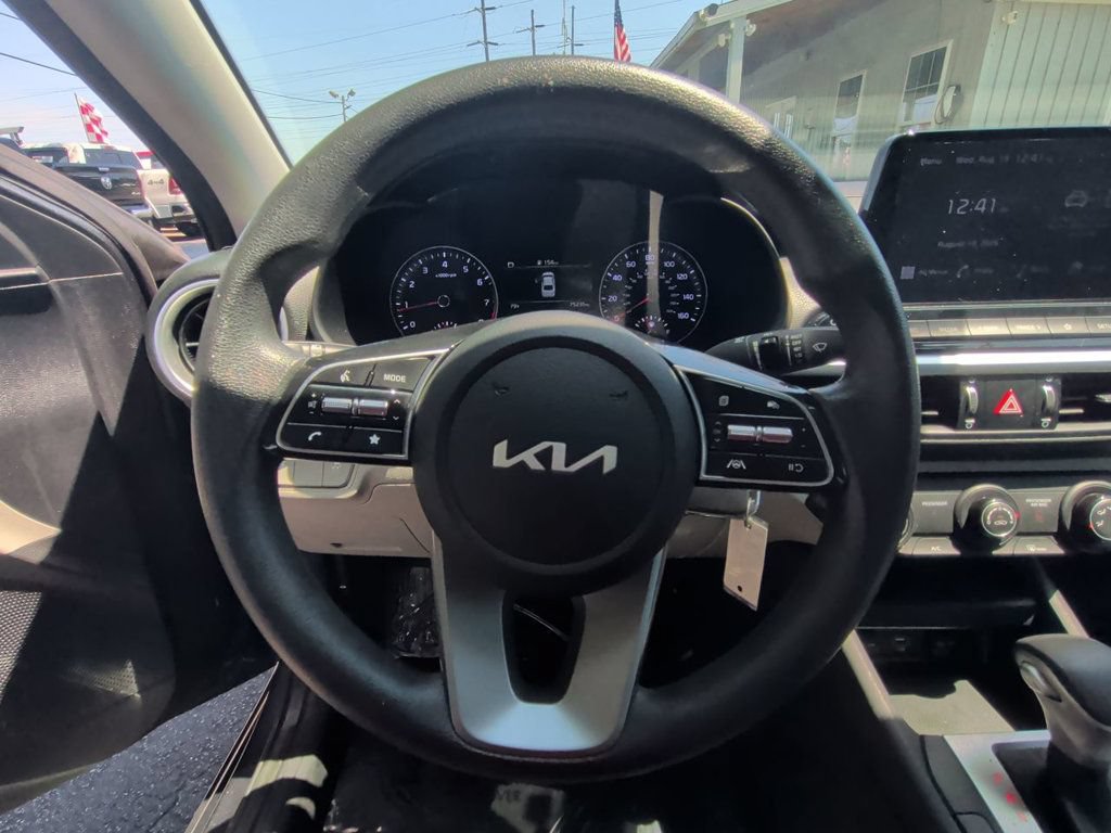 Used 2022 Kia Forte LXS w/ LXS Technology Package FWD image 15