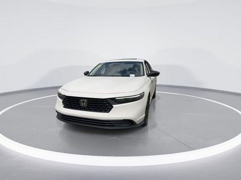 Used 2025 Honda Accord SE image 3