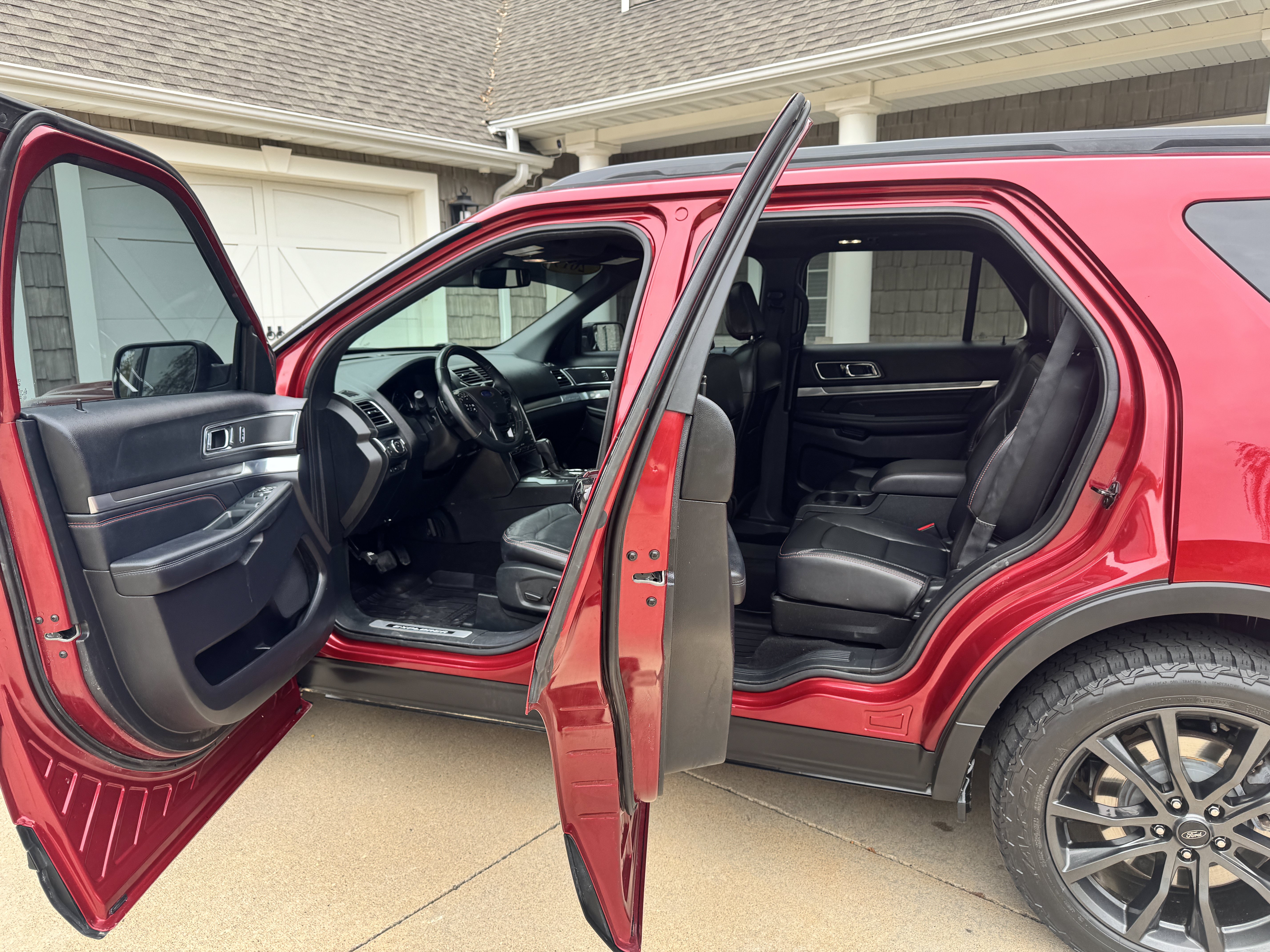 Used 2019 Ford Explorer Sport w/ Ford Safe & Smart Package AWD/4WD image 9