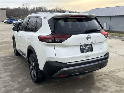 Used 2023 Nissan Rogue SL w/ SL Premium Package image 4