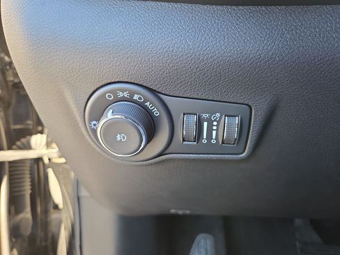 Used 2024 Jeep Compass Latitude AWD/4WD image 31