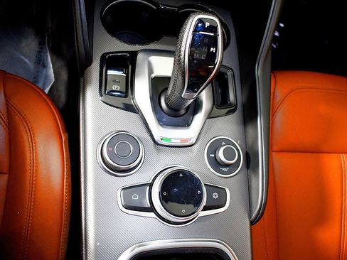 Used 2020 Alfa Romeo Giulia AWD w/ Quick Order Package 22J Sport image 33