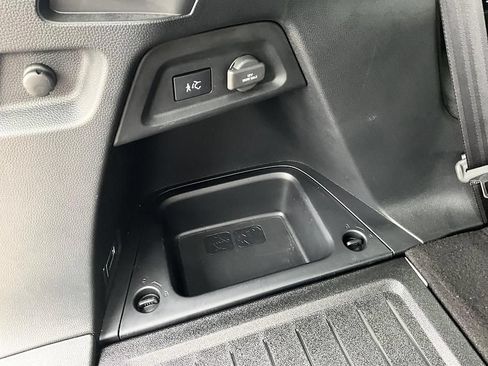Used 2025 Honda Pilot Black Edition image 11