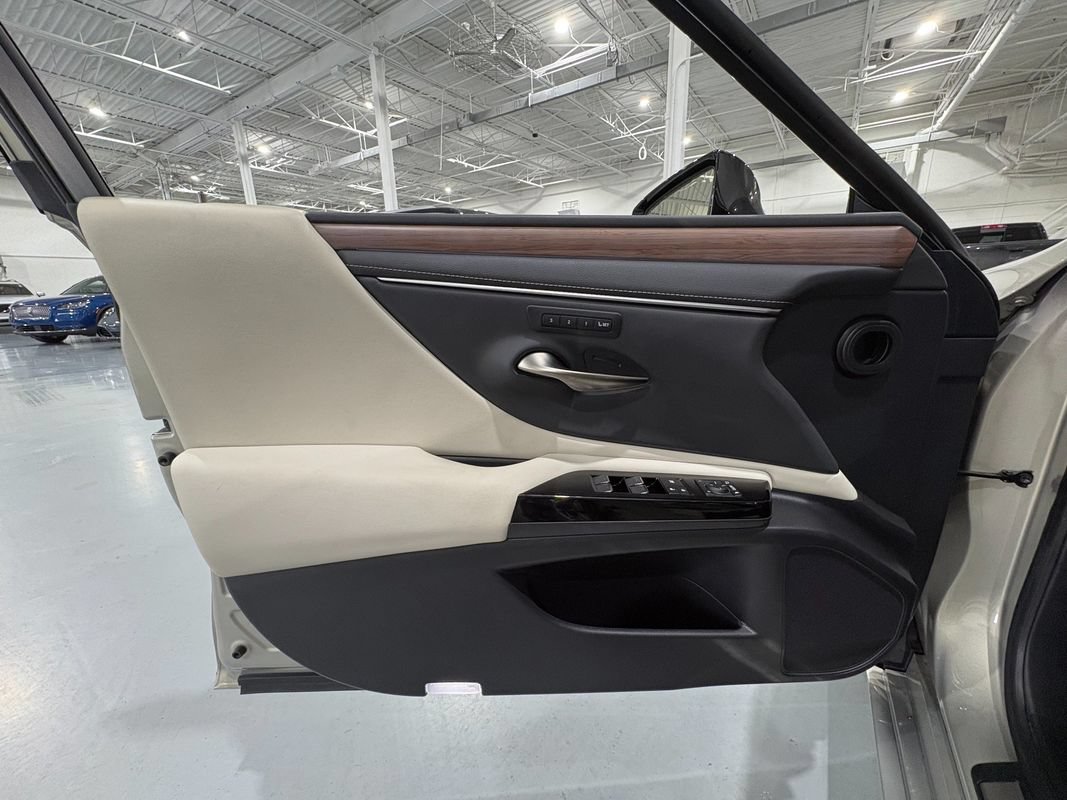 Used 2023 Lexus ES 350 w/ Premium Package FWD image 40