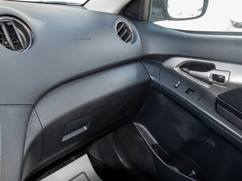 Used 2010 Pontiac Vibe w/ Preferred Package image 23