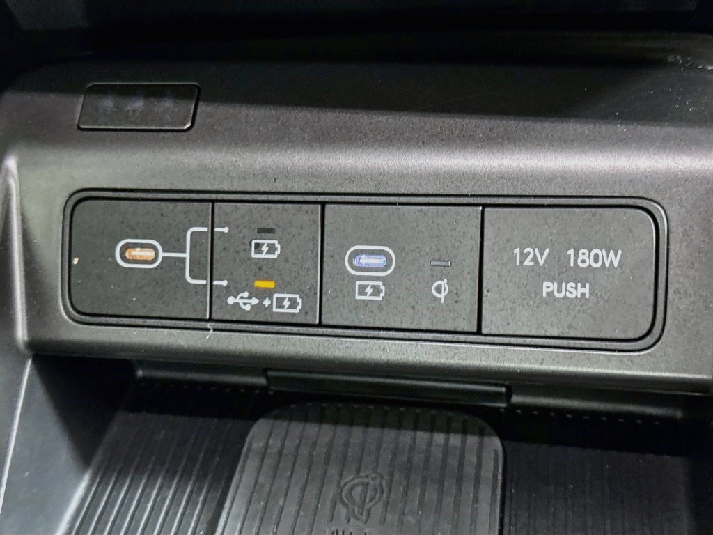 Used 2024 Hyundai Kona Limited AWD/4WD image 40