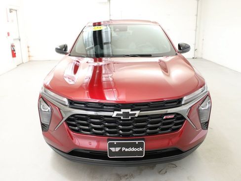 Used 2025 Chevrolet Trax RS w/ Driver Confidence Package FWD image 3
