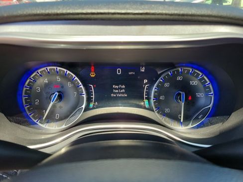 Used 2025 Chrysler Pacifica Limited FWD image 23