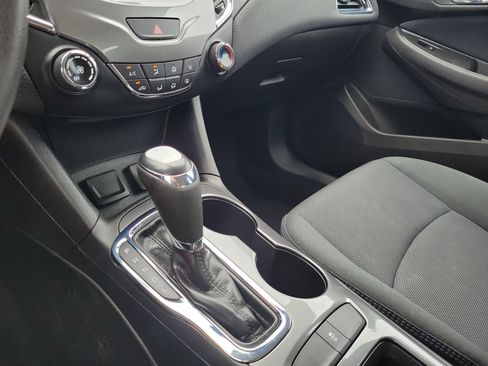 Used 2018 Chevrolet Cruze LT FWD image 27